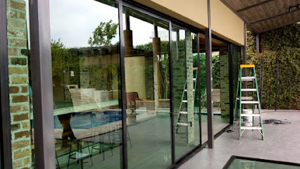 Diseños Arquitectónicos En Aluminio Y Cristal.