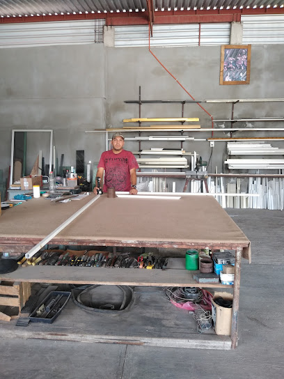 Vidriería, Aluminio Y Herrería
