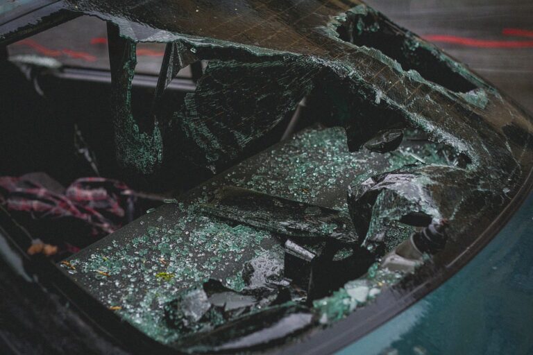 Seguro de auto: ¿Qué hacer cuando se rompe un vidrio?