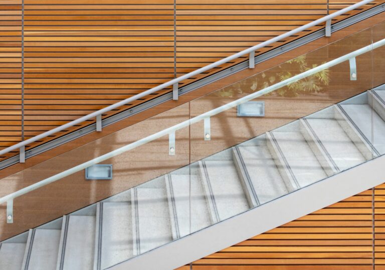 Vidrio Laminado: La Mejor Opción para Resistir Impactos